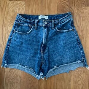 Abercrombie 4” High Rise Mom Short